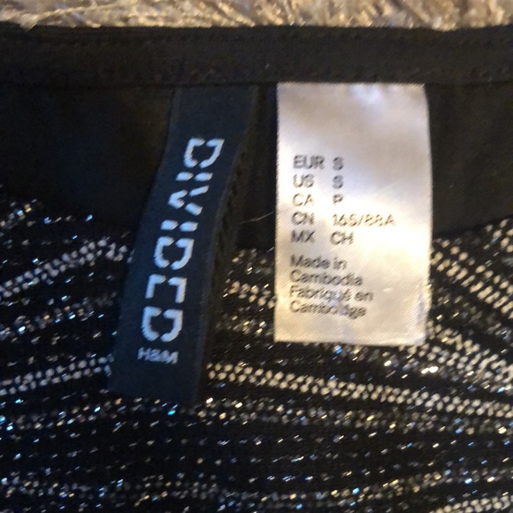 Divided Shirt- H&M - Picture 2 of 3